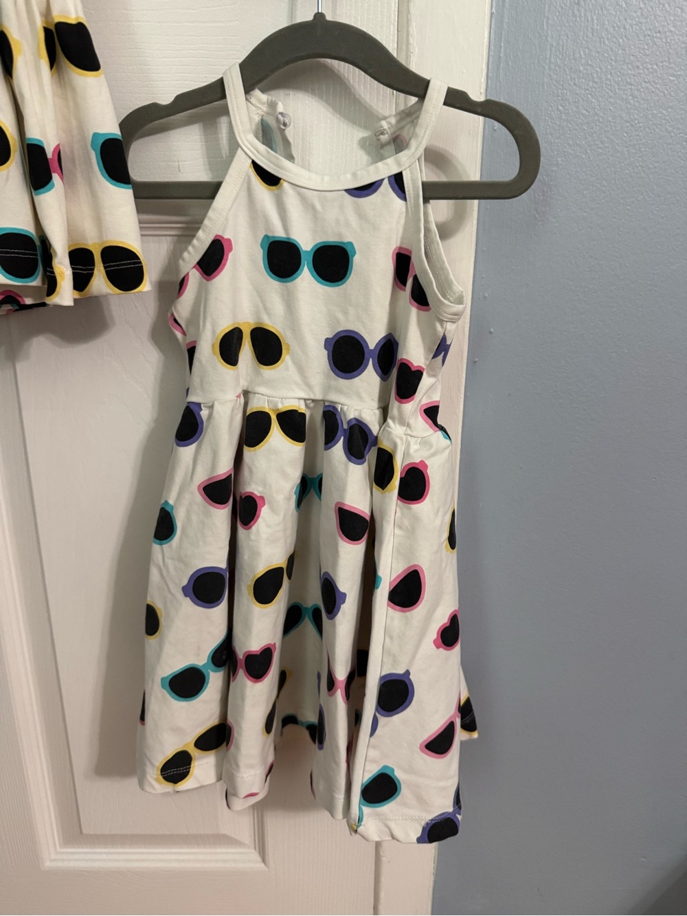 Mommy and Me White Sundress with Colorful Sunglasses Print Mom Small and Kid 4T - Picture 6 of 9